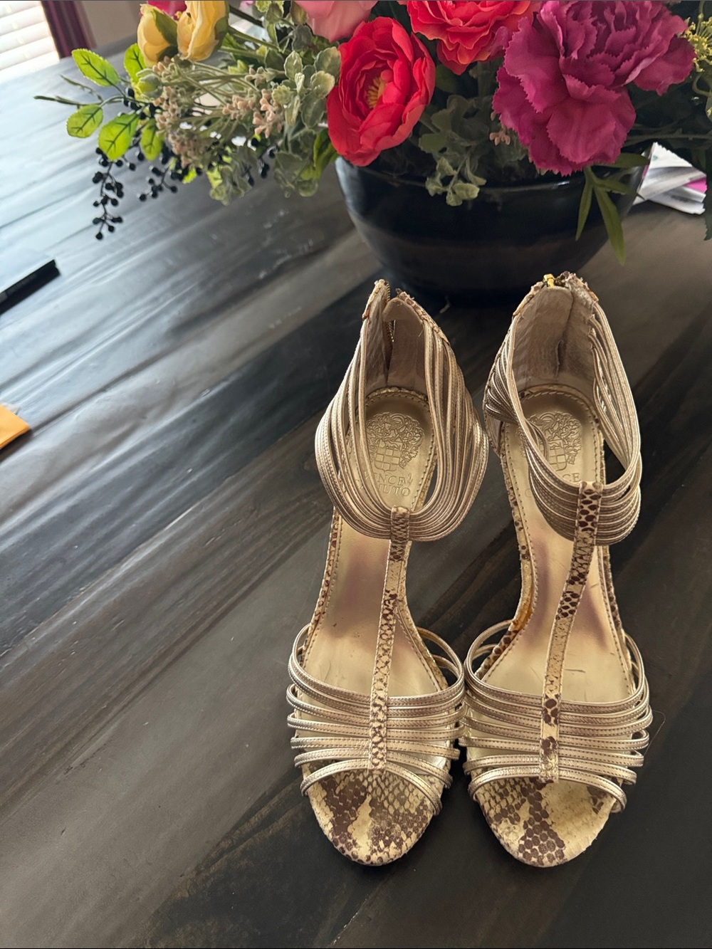 Ivory & Gold Strappy T-strap Sandals – Neutral Gold